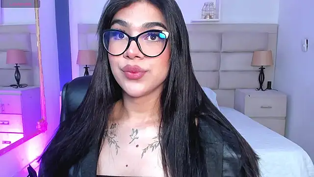 Snapshot of RoseCassie chatting on 09/21/25, 01:24 RoseCassie online show from 09/21/25, 01:24