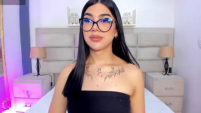 Snapshot of RoseCassie chatting on 10/02/25, 01:18 RoseCassie online show from 10/02/25, 01:18