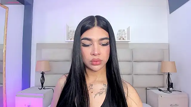 Snapshot of RoseCassie chatting on 10/04/25, 01:20 RoseCassie online show from 10/04/25, 01:20