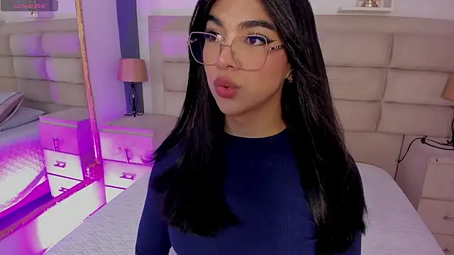 Snapshot of RoseCassie chatting on 10/12/25, 01:54 RoseCassie online show from 10/12/25, 01:54