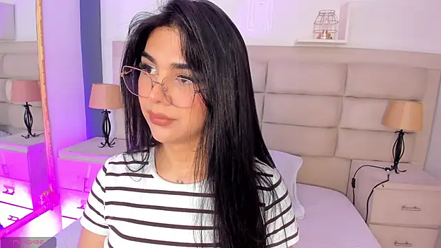 Snapshot of RoseCassie chatting on 10/20/25, 01:44 RoseCassie online show from 10/20/25, 01:44