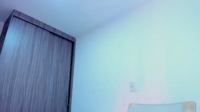 Sara Leblanc online show from 10/23/25, 04:06