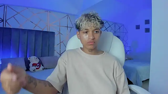 Snapshot of Dominick_jones chatting on 01/09/25, 11:34 Dominick jones online show from 01/09/25, 11:34