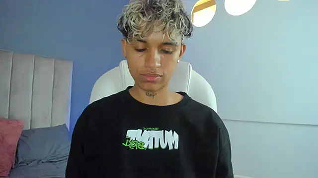 Snapshot of Dominick_jones chatting on 01/12/25, 06:27 Dominick jones online show from 01/12/25, 06:27