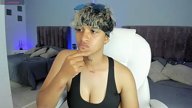 Snapshot of Dominick_jones chatting on 01/19/25, 01:53 Dominick jones online show from 01/19/25, 01:53