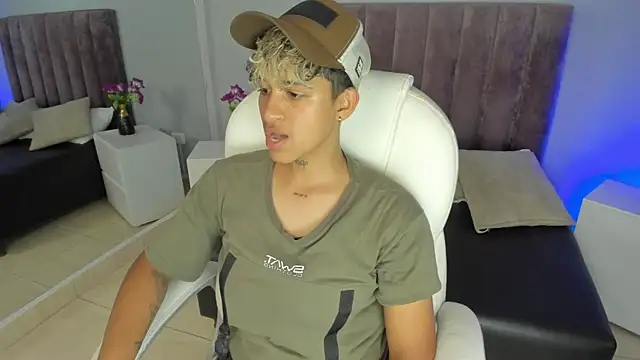 Snapshot of Dominick_jones chatting on 01/28/25, 09:08 Dominick jones online show from 01/28/25, 09:08