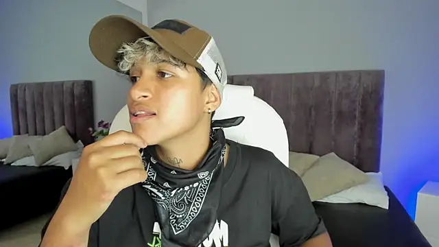 Snapshot of Dominick_jones chatting on 01/30/25, 02:27 Dominick jones online show from 01/30/25, 02:27