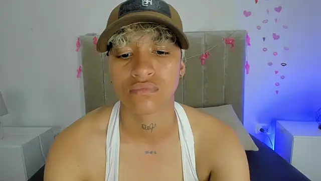 Snapshot of Dominick_jones chatting on 02/01/25, 10:55 Dominick jones online show from 02/01/25, 10:55