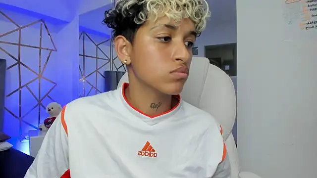 Snapshot of Dominick_jones chatting on 02/04/25, 01:56 Dominick jones online show from 02/04/25, 01:56