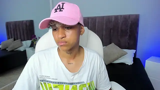 Snapshot of Dominick_jones chatting on 02/07/25, 07:59 Dominick jones online show from 02/07/25, 07:59