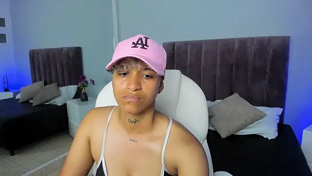 Snapshot of Dominick_jones chatting on 02/07/25, 11:03 Dominick jones online show from 02/07/25, 11:03