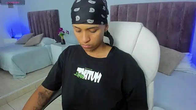 Snapshot of Dominick_jones chatting on 02/10/25, 09:47 Dominick jones online show from 02/10/25, 09:47