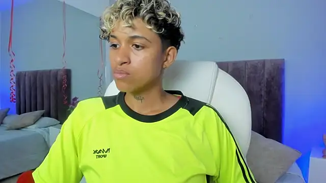 Snapshot of Dominick_jones chatting on 02/17/25, 11:42 Dominick jones online show from 02/17/25, 11:42