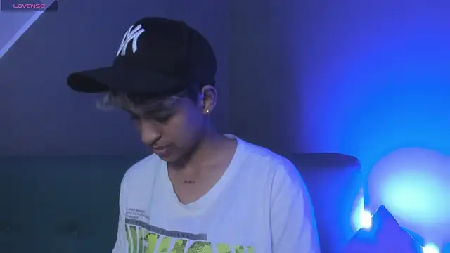 Snapshot of Dominick_jones chatting on 03/03/25, 09:48 Dominick jones online show from 03/03/25, 09:48