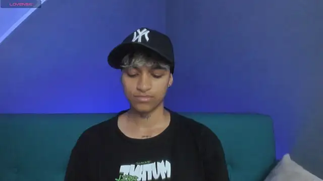 Snapshot of Dominick_jones chatting on 03/04/25, 09:22 Dominick jones online show from 03/04/25, 09:22