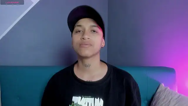 Snapshot of Dominick_jones chatting on 03/11/25, 05:24 Dominick jones online show from 03/11/25, 05:24