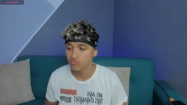 Snapshot of Dominick_jones chatting on 03/15/25, 11:17 Dominick jones online show from 03/15/25, 11:17