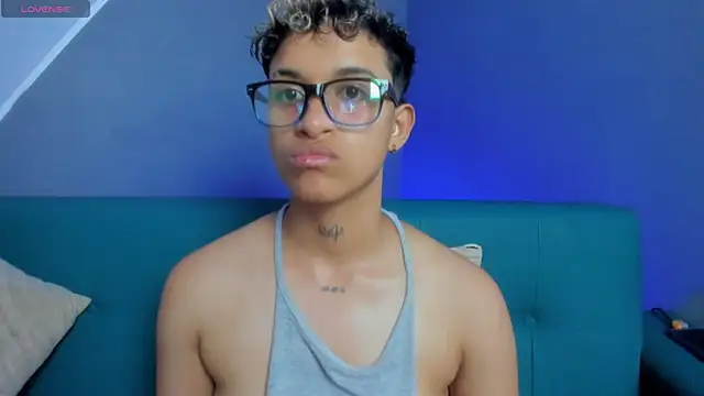 Snapshot of Dominick_jones chatting on 03/18/25, 12:16 Dominick jones online show from 03/18/25, 12:16