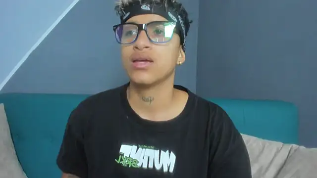 Snapshot of Dominick_jones chatting on 03/18/25, 03:53 Dominick jones online show from 03/18/25, 03:53