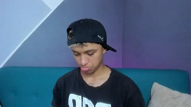 Snapshot of Dominick_jones chatting on 03/19/25, 06:23 Dominick jones online show from 03/19/25, 06:23