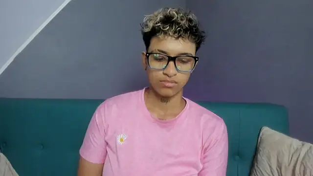 Snapshot of Dominick_jones chatting on 03/20/25, 07:14 Dominick jones online show from 03/20/25, 07:14