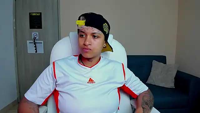 Snapshot of Dominick_jones chatting on 09/10/25, 04:34 Dominick jones online show from 09/10/25, 04:34