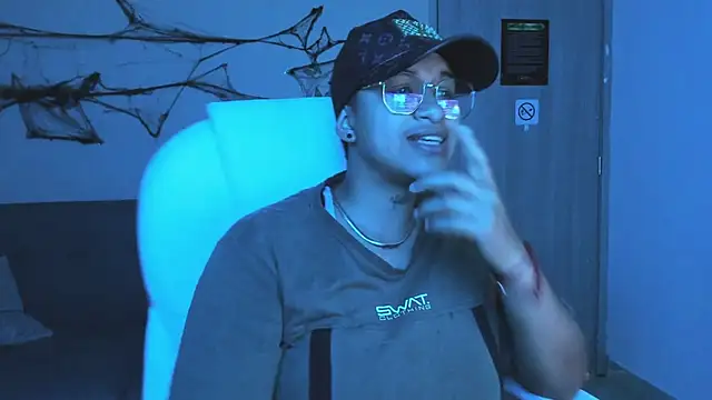 Snapshot of Dominick_jones chatting on 10/07/25, 06:32 Dominick jones online show from 10/07/25, 06:32