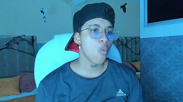 Snapshot of Dominick_jones chatting on 10/15/25, 04:45 Dominick jones online show from 10/15/25, 04:45