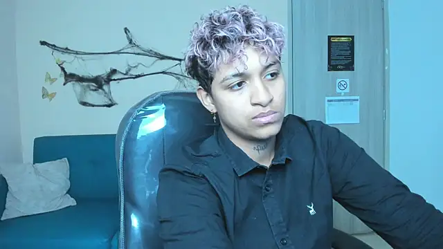 Snapshot of Dominick_jones chatting on 10/31/25, 05:30 Dominick jones online show from 10/31/25, 05:30