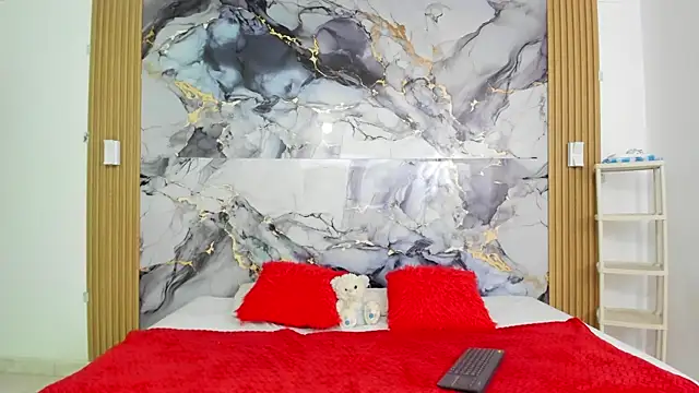 Mariana 16  online show from 11/27/25, 07:49