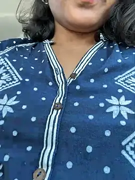 priyadevi17 online show from 05/31/26, 06:42