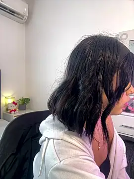 Lily Woodz online show from 01/12/26, 07:08