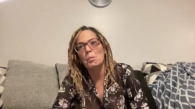 Snapshot of skarfos1babe69 chatting on 12/29/24, 02:27 skarfos1babe69 online show from 12/29/24, 02:27