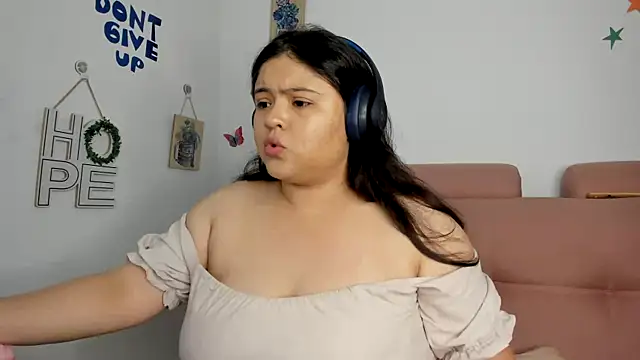 Snapshot of lizzie_c chatting on 06/07/26, 10:35 lizzie c online show from 06/07/26, 10:35