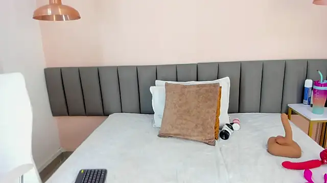 celeste smmith  online show from 02/23/25, 03:45