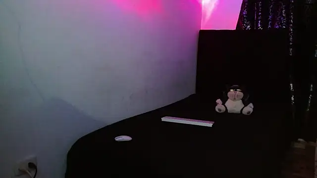 miia-liiam online show from 11/23/25, 06:57