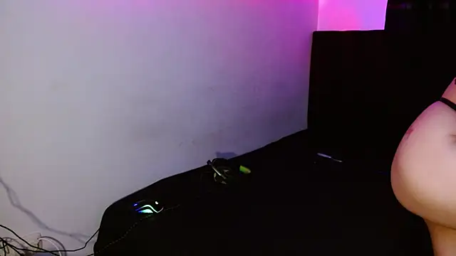 miia-liiam online show from 12/23/25, 05:27