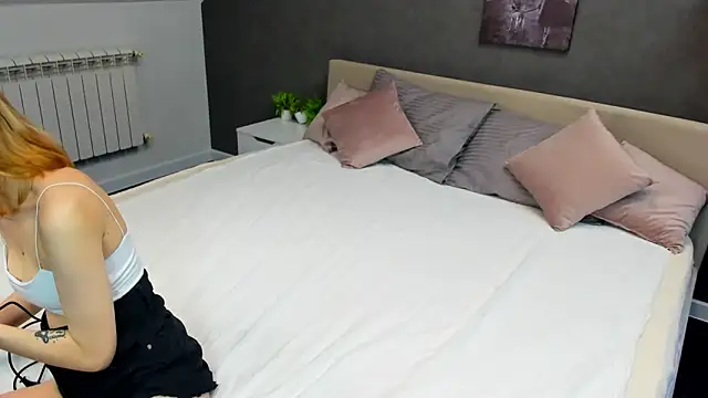 Snapshot of Mollly_Rouge chatting on 02/20/25, 12:08 Mollly Rouge online show from 02/20/25, 12:08