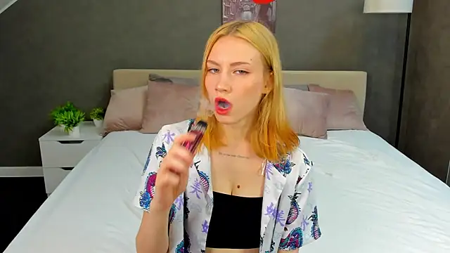 Snapshot of Mollly_Rouge chatting on 03/21/25, 12:29 Mollly Rouge online show from 03/21/25, 12:29