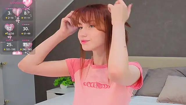 Snapshot of Mollly_Rouge chatting on 09/22/25, 12:23 Mollly Rouge online show from 09/22/25, 12:23