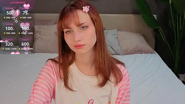 Snapshot of Mollly_Rouge chatting on 10/08/25, 01:14 Mollly Rouge online show from 10/08/25, 01:14