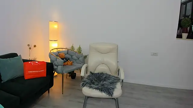 Snapshot of Aileen_Stone chatting on 10/30/25, 03:46 Aileen Stone online show from 10/30/25, 03:46