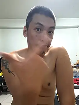 Snapshot of bb770504 chatting on 12/25/24, 02:02 bb770504 online show from 12/25/24, 02:02