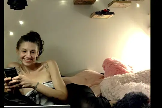 Snapshot of vavavixen chatting on 12/23/24, 11:36 vavavixen online show from 12/23/24, 11:36
