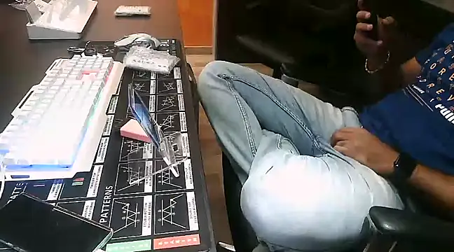 Snapshot of Nil_Talreja chatting on 12/19/24, 08:45 Nil Talreja online show from 12/19/24, 08:45