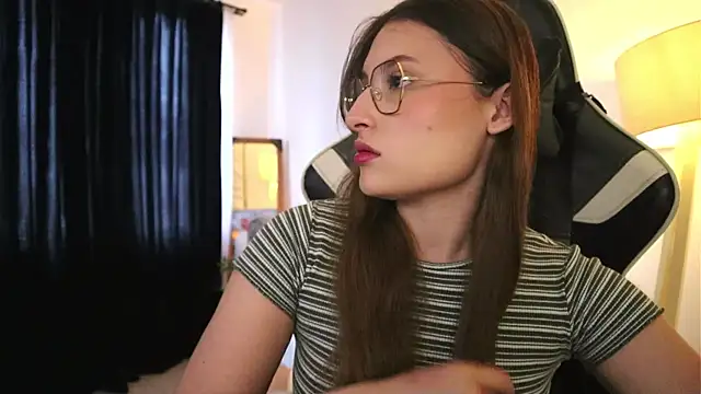 Daisha Riley online show from 11/25/25, 03:01