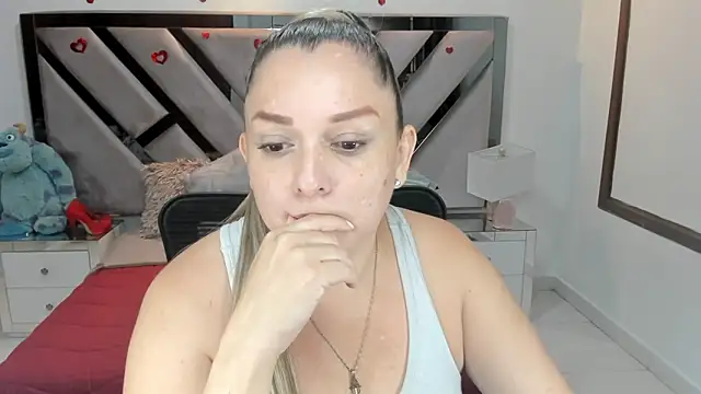 natalia5560 online show from 10/05/25, 01:42