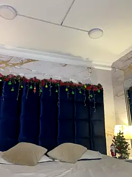 loladupont online show from 12/19/25, 03:02