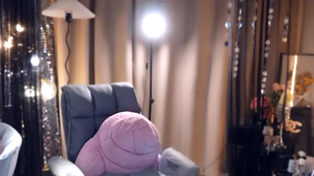 Snapshot of zhdhdbdkx chatting on 09/19/25, 05:13 zhdhdbdkx online show from 09/19/25, 05:13