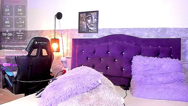 Snapshot of Little_lili19 chatting on 03/11/25, 02:10 Little lili19 online show from 03/11/25, 02:10